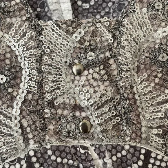 One World Shirt Womens Small Gray Black Silver Sequins Embroidered Boho Flowy - Picture 3 of 7